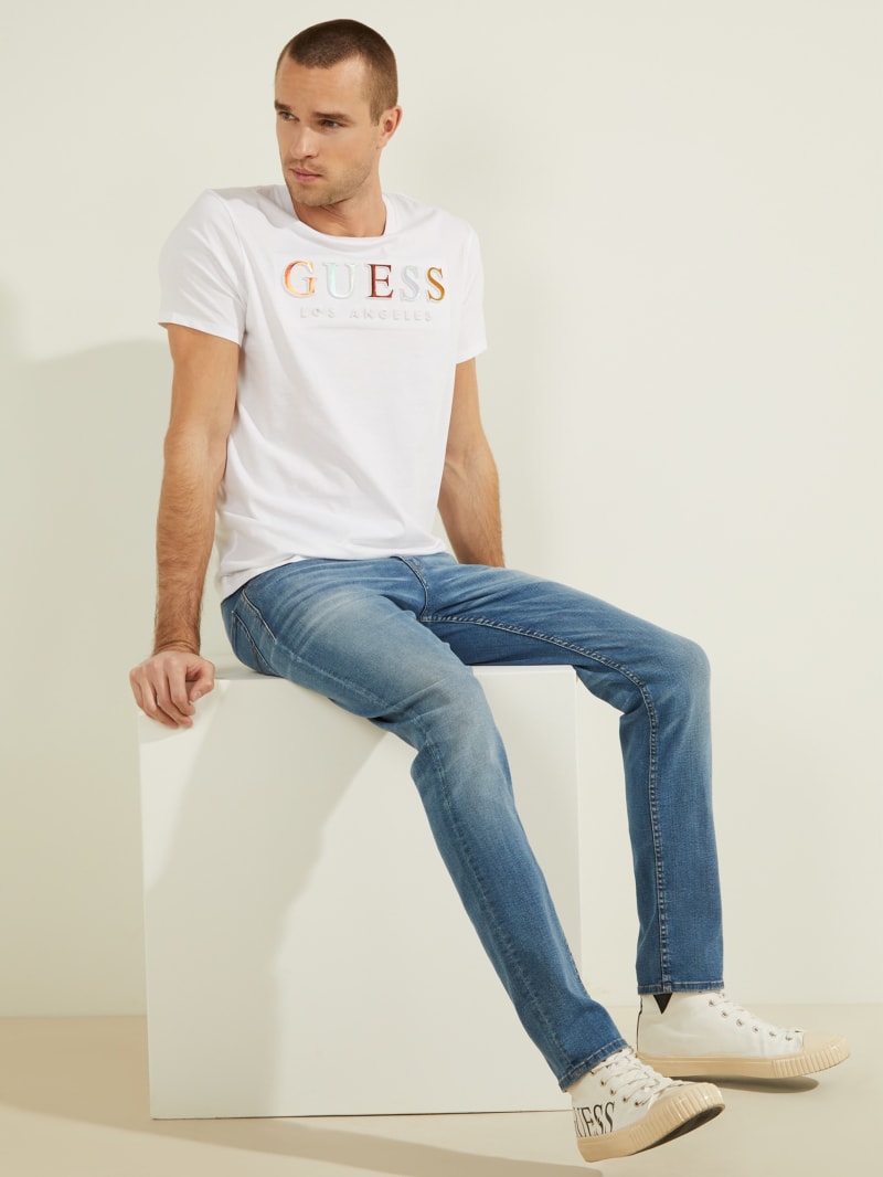 Guess Embossed Logo Tee T-shirts Heren Wit | 5847-HRJEI