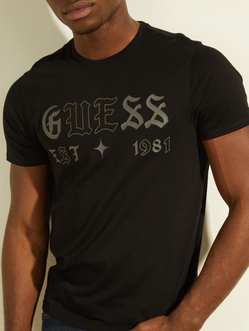 Guess Gothic Logo Tee T-shirts Heren Zwart | 5380-YSKNF