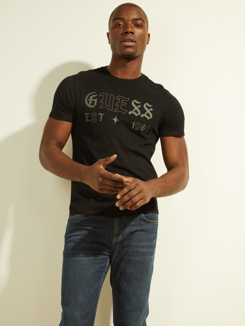 Guess Gothic Logo Tee T-shirts Heren Zwart | 5380-YSKNF